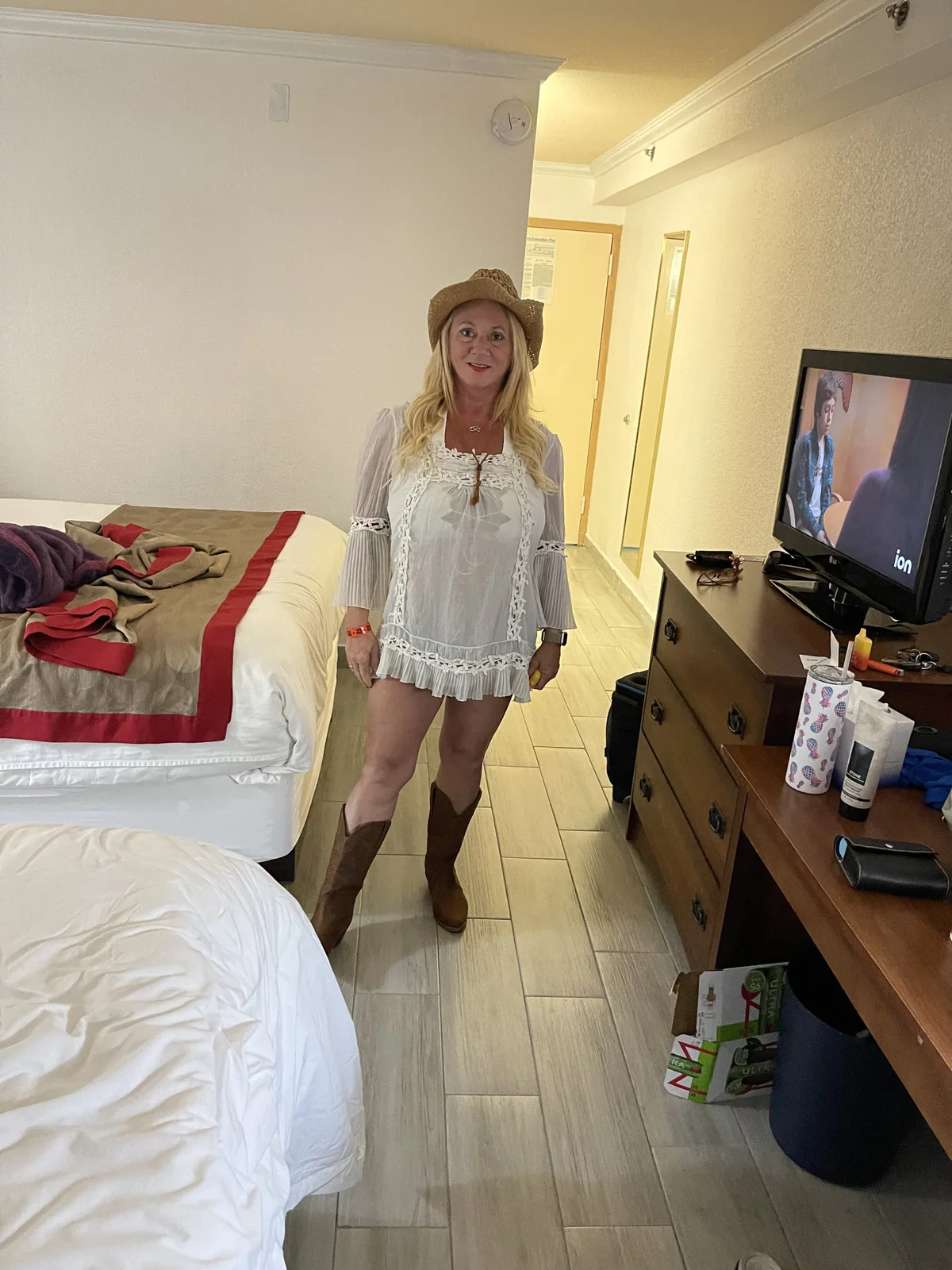 Sultry Streamer Lolli_Jones Takes Center Stage